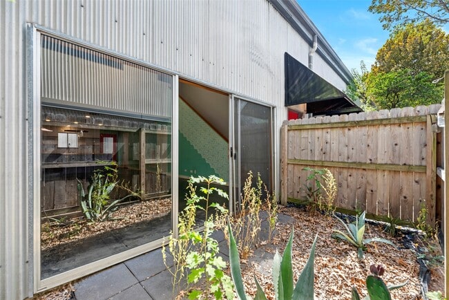 Building Photo - 5221 Blossom St