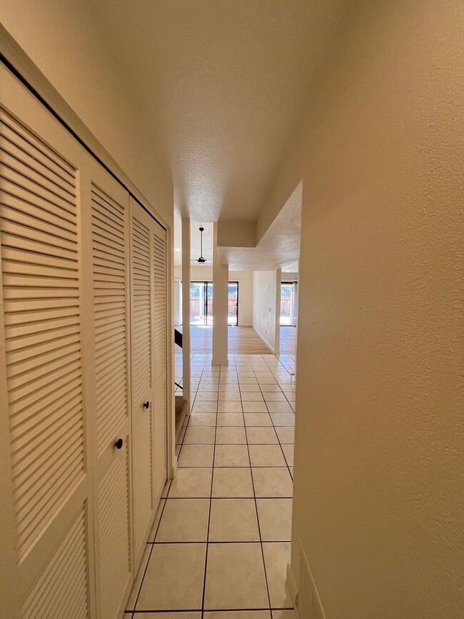 Building Photo - $4,095 4 Bed / 2.5 Bath House in Poway