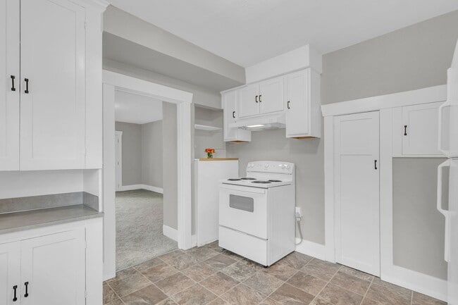 Building Photo - Welcome Home! Charming 3 bedroom Craftsman