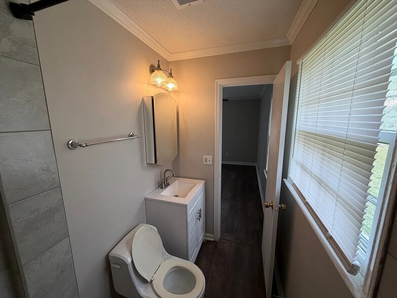 Building Photo - 350 Fennel Wy SW