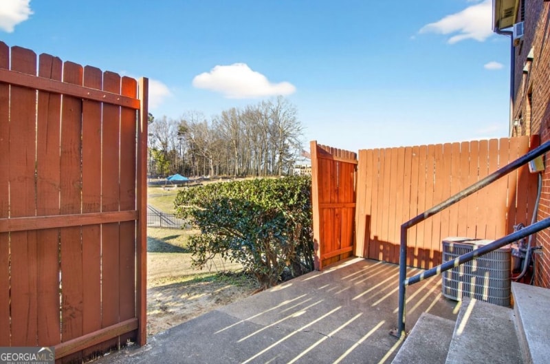 Building Photo - 1116 Magical Way