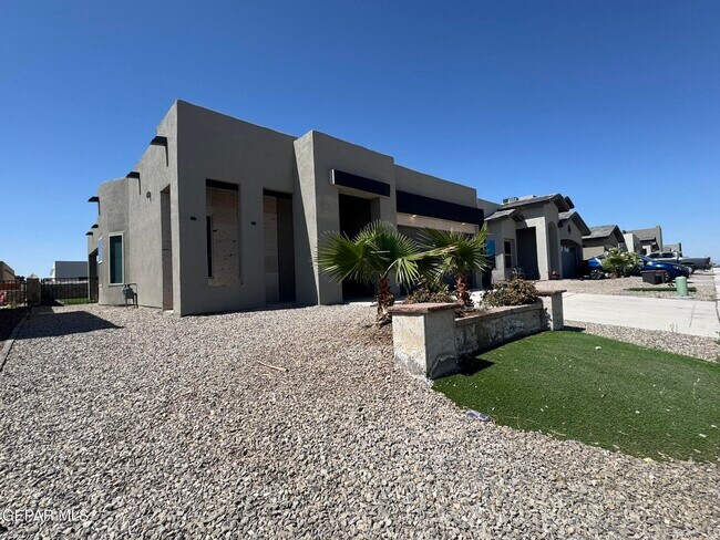 Building Photo - 13852 Paseo Alegre Ave