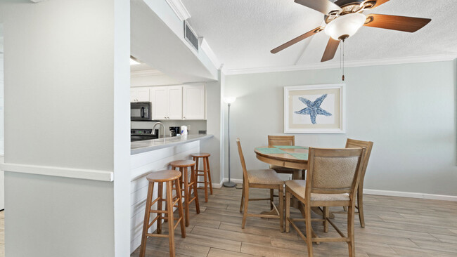 Building Photo - 7205 Thomas Dr