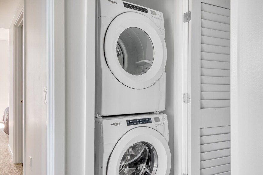 Building Photo - 704 Spring St