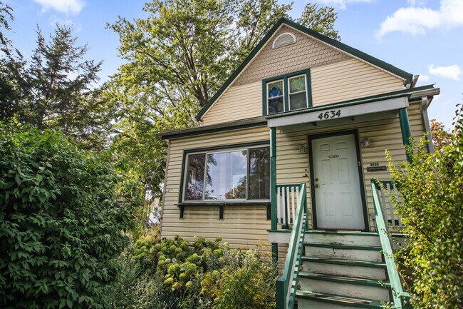 Primary Photo - 4634 N Kennicott Ave