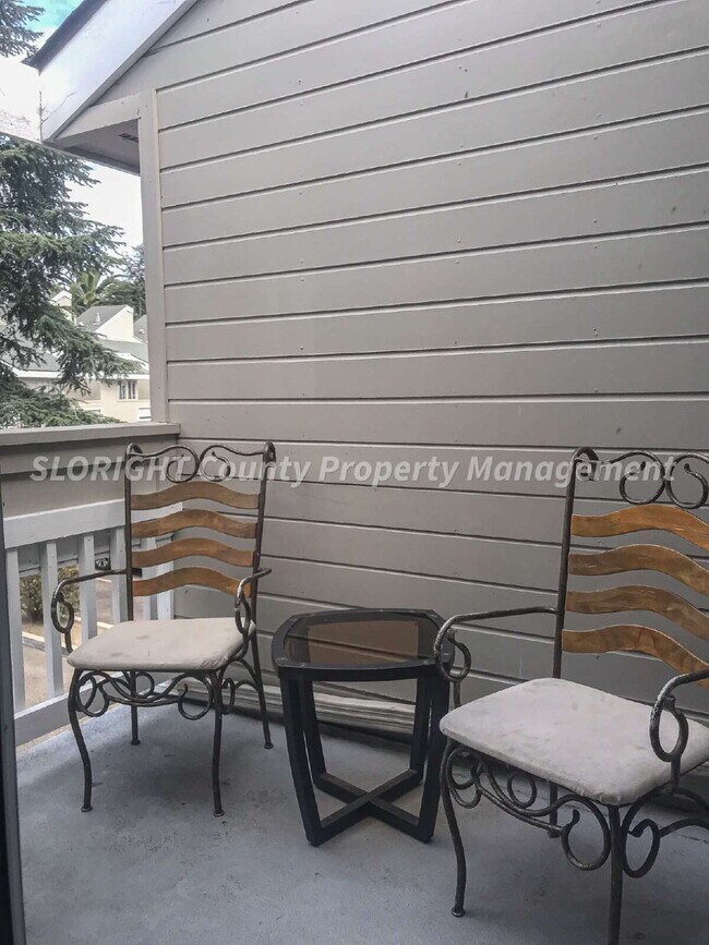 Building Photo - AVAILABLE NOW - 2 Bedroom plus den and loft / 2 Bathroom Condo on East Foothill in SLO
