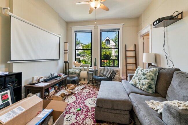 Building Photo - 2436 N Maplewood Ave