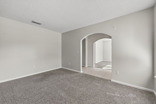 Building Photo - 9205 Redtail Dr