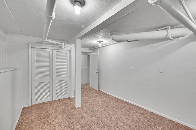 Building Photo - $3,500- Location! 2 Bed 2.5 Bath 2 Non-Con...
