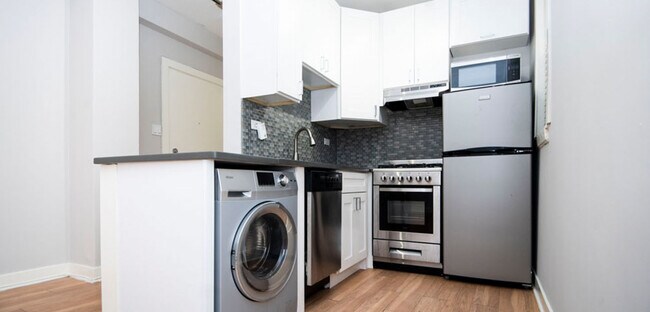 Primary Photo - 511 W Belmont Ave