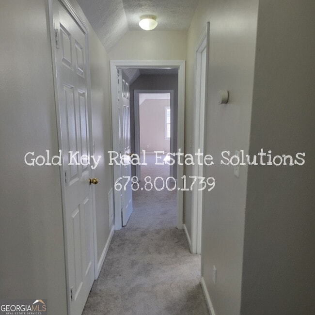 Building Photo - 915 Burning Bush Dr