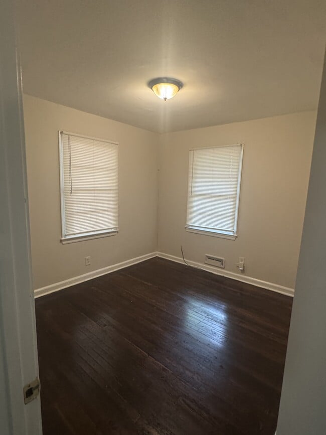 Building Photo - 323 Bromack Dr SE