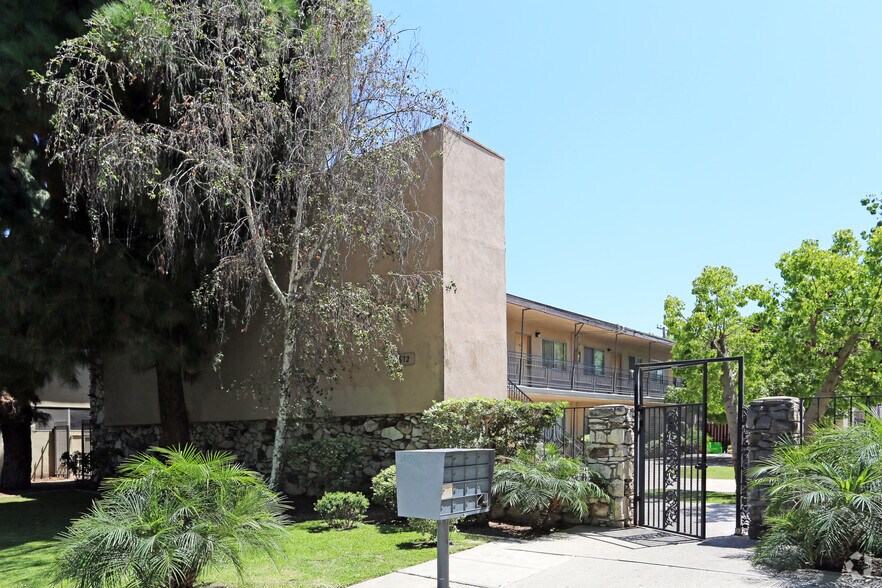 Building Photo - Stuart Apartments