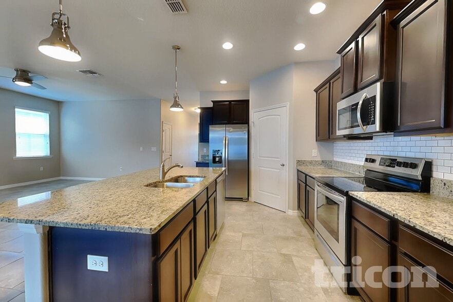 Building Photo - 112 Waterside Cir