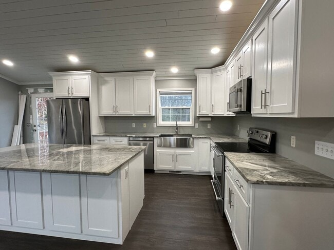 Building Photo - 4 Bedroom/3 Bathroom House in Piney Flats, TN