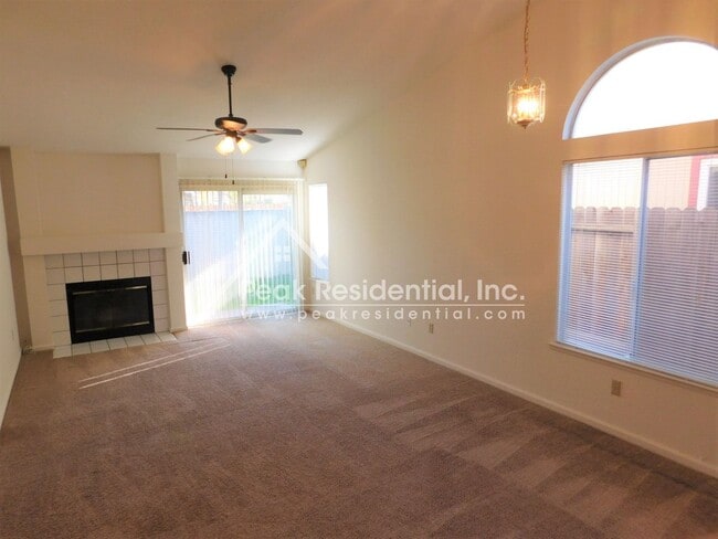 Building Photo - Spacious 3bd/2ba North Sacramento House with 2-Car Garage