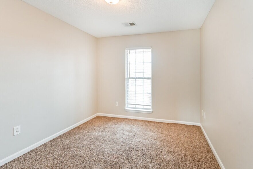 Building Photo - 7395 Bridle Cove