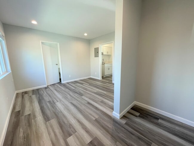 Building Photo - Belmont Manor Apartments