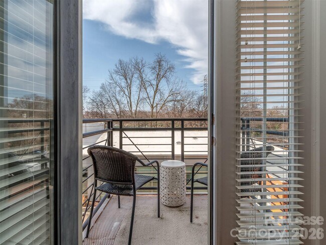 Building Photo - 1101 W 1st St