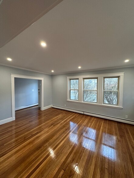 Building Photo - 48 Baker St