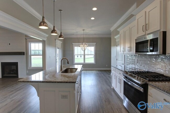 Building Photo - 17212 Stonegate Dr