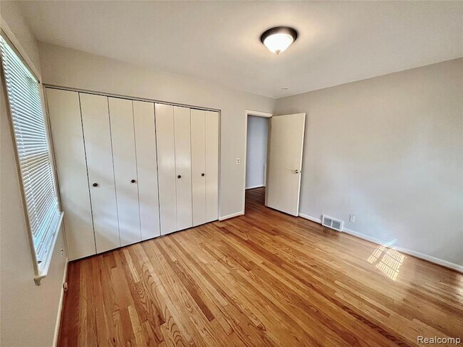 Building Photo - 6901 Woodbank Dr