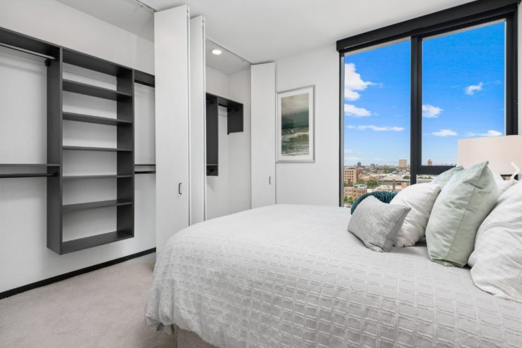 Building Photo - 1390 W Randolph St