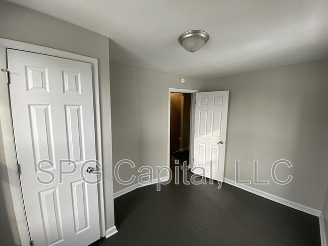 Building Photo - 111 Middle St