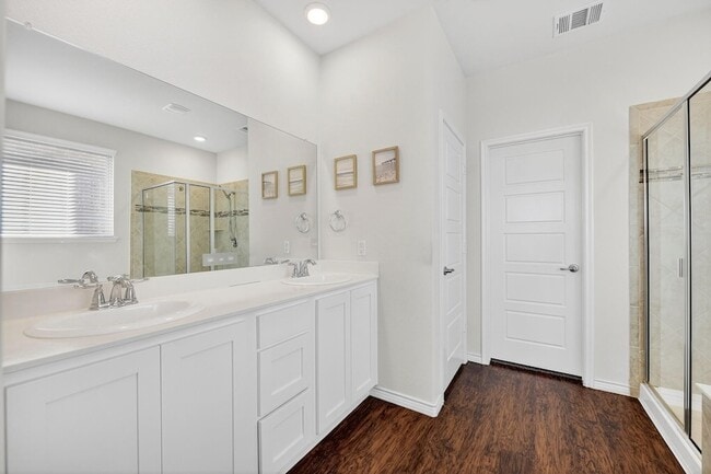 Building Photo - 2209 Barx Dr