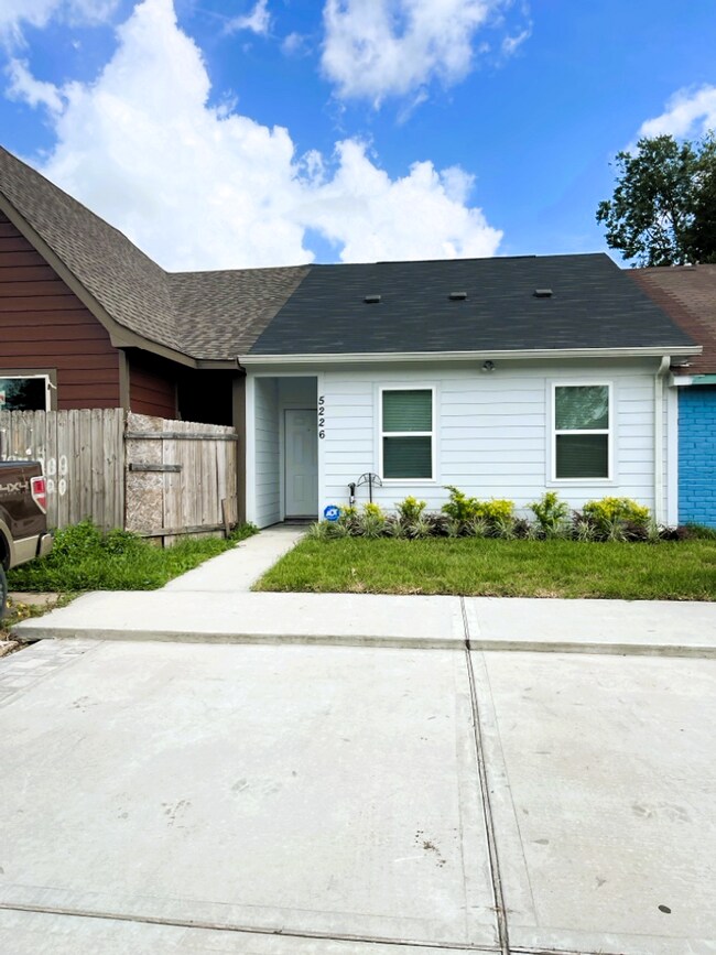 Building Photo - 5226 Ridgevan St