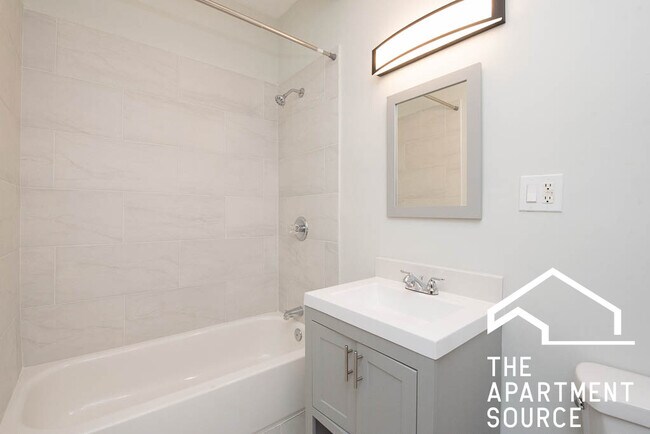 Building Photo - 1255 N Harding Ave