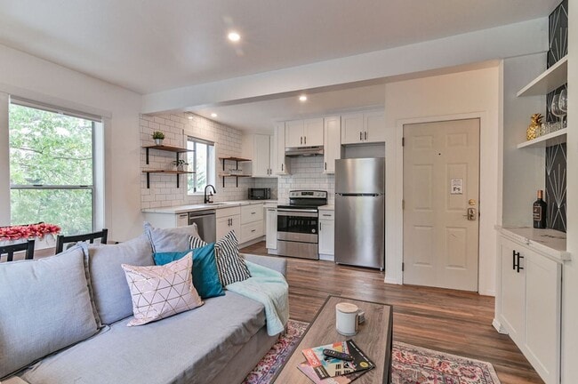 Building Photo - Beautiful 1 bed 1 bath apartment AVAILABLE NOW