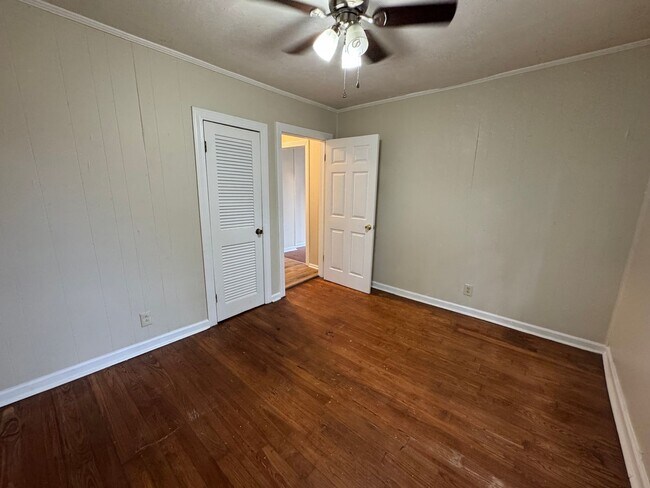 Building Photo - Cozy 3/1 House in South Rome