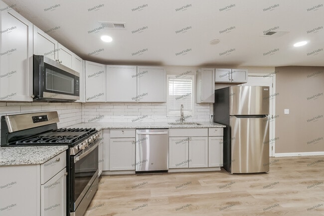 Building Photo - 5513 Hardy Ave