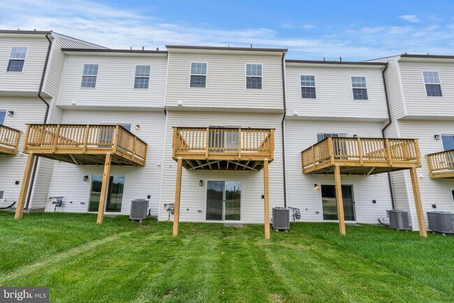 Building Photo - 16628 Green Glade Dr