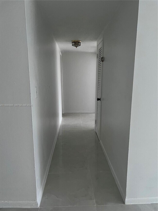 Building Photo - 1455 N Treasure Dr