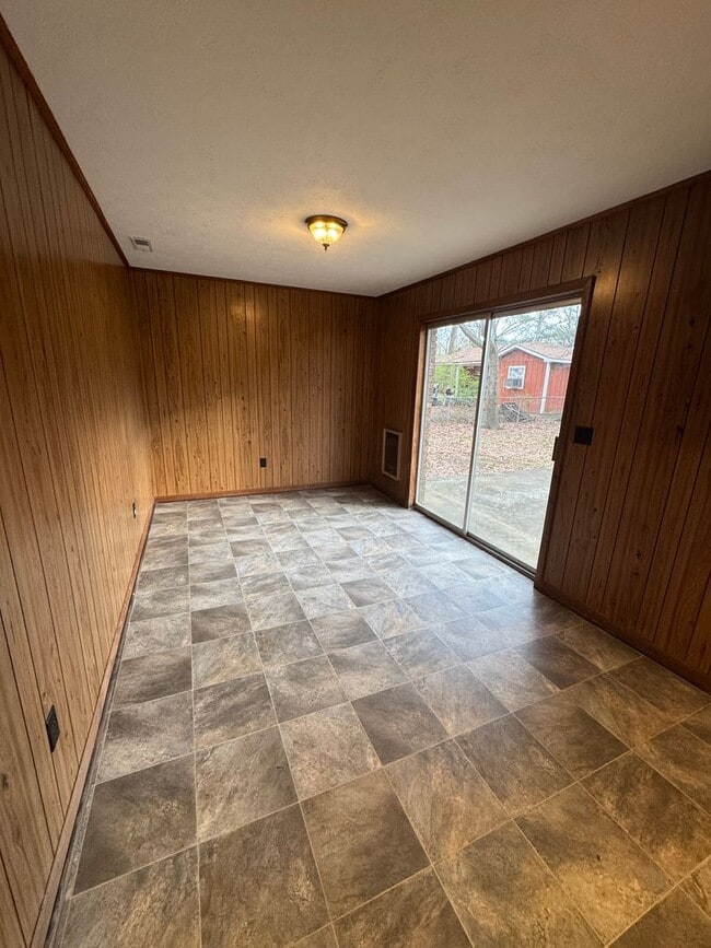 Building Photo - 2029 Kay Dr SW