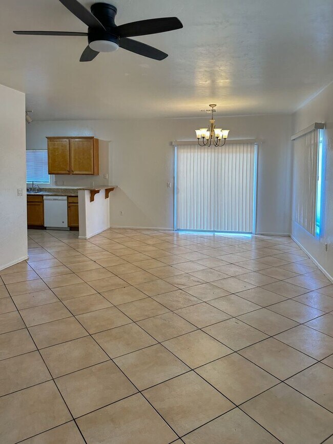 Building Photo - Large 4 bedroom home with Den - Corner lot...