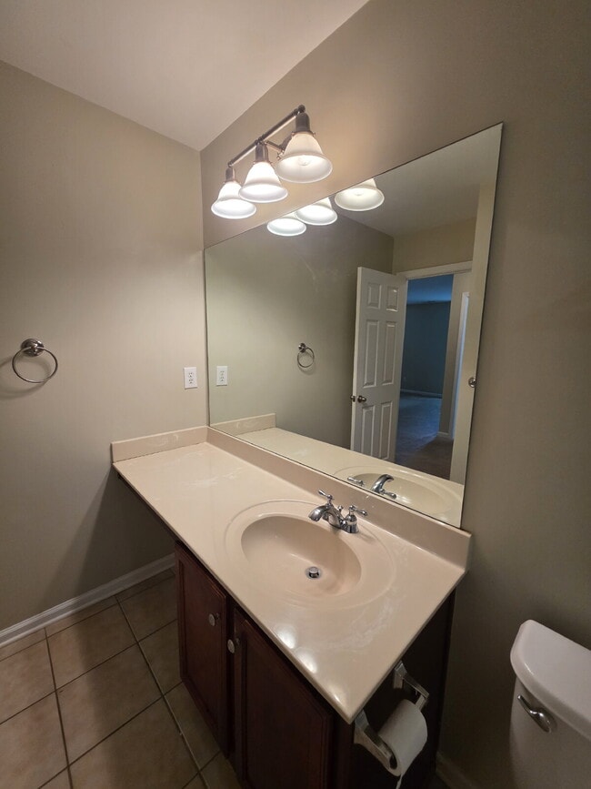 Building Photo - 46 Brookview Dr