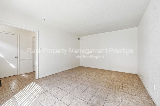 Building Photo - 3006 Falk Ct