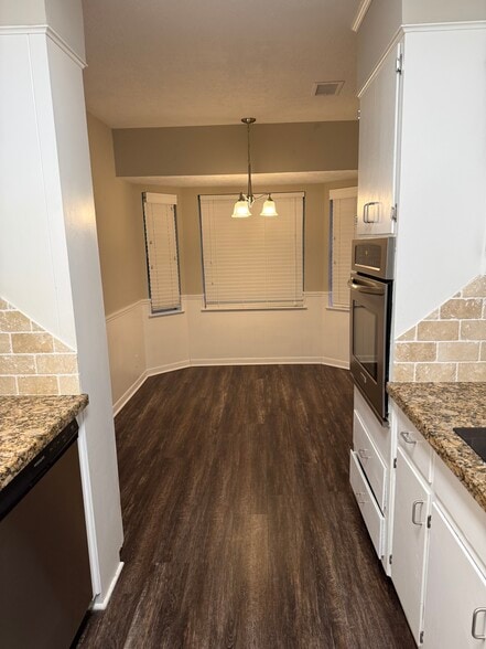 Building Photo - 1150 Chatwood Dr.