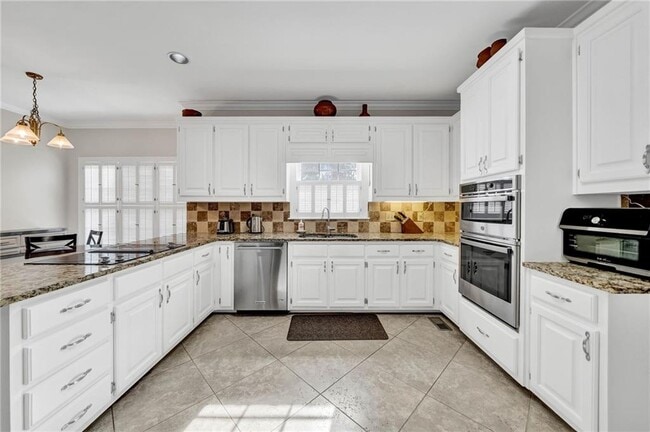 Building Photo - 2448 Kings Arms Dr