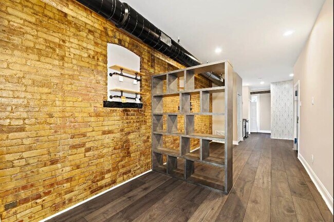 Building Photo - 167 Columbus Dr