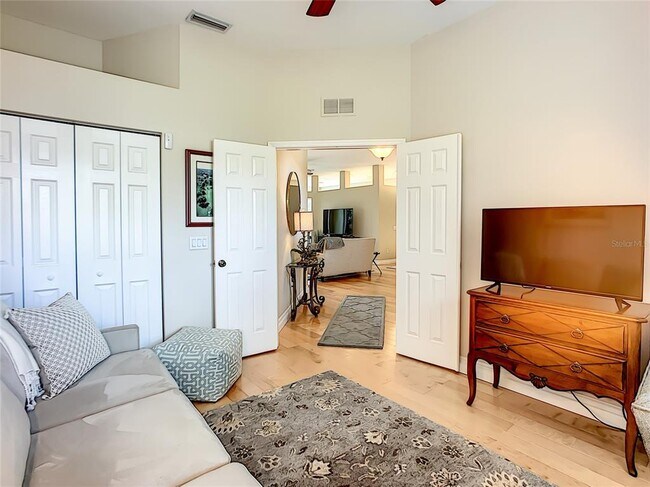 Building Photo - 539 Fallbrook Dr