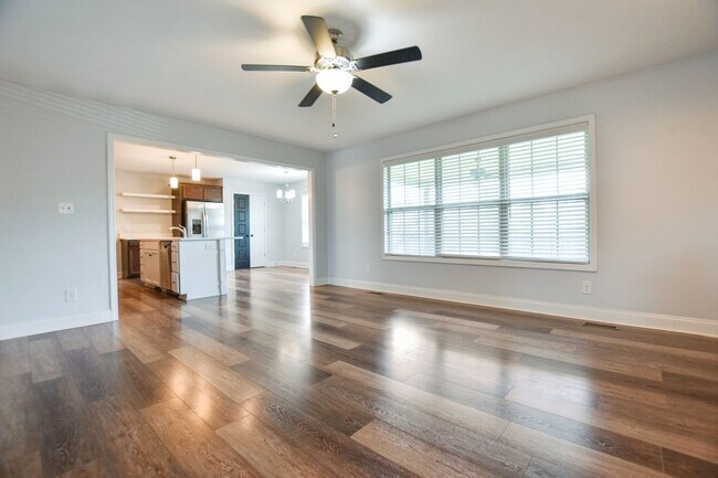 Building Photo - Pet Friendly Four Bedroom!