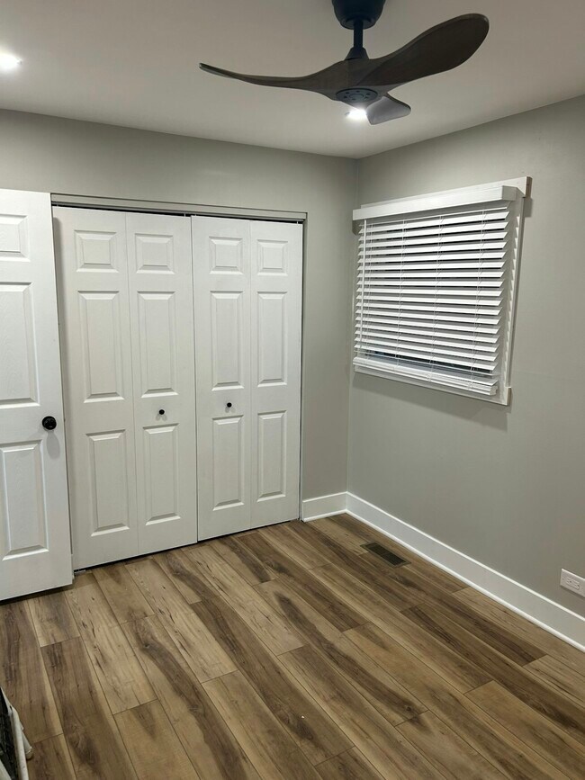 Building Photo - 1425 Brentwood Dr