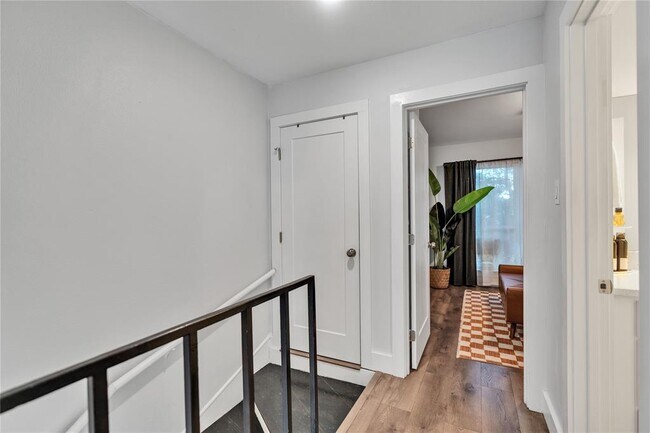 Building Photo - 3808 Southway Dr