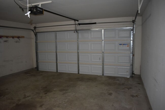 Building Photo - TWO LIVING ROOMS AND TWO DINING ROOMS! Sol...