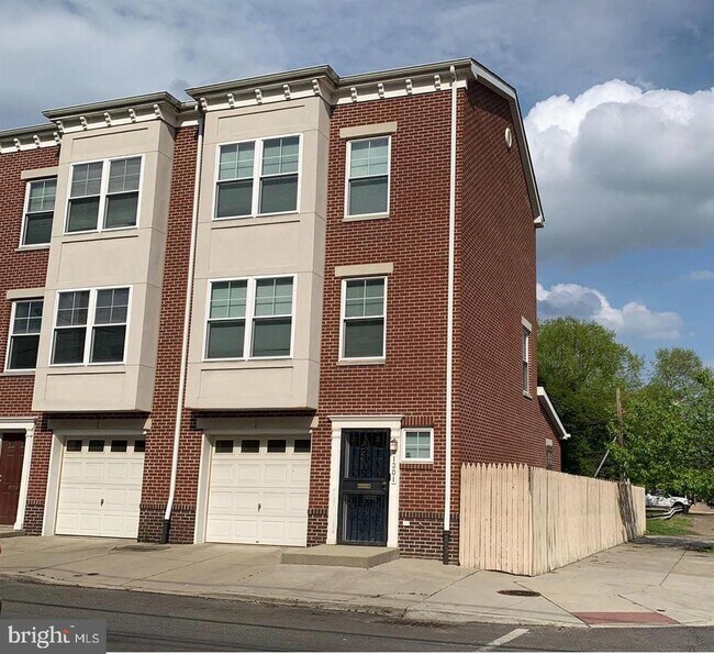 Building Photo - 1301 N Marshall St