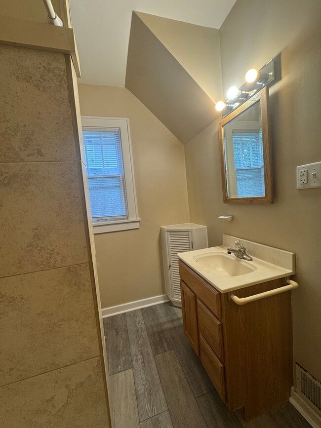 Building Photo - 4 Bedroom Right on Purdue Campus - AVAILAB...